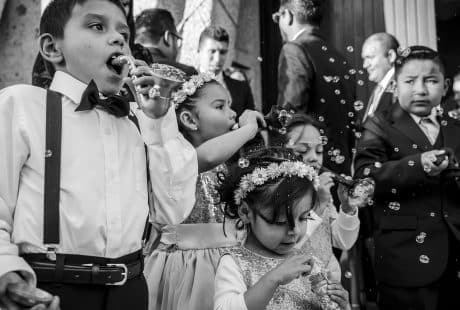 Les enfants au mariage : idées pour les tenues des demoiselles d'honneur et garçons d'honneur